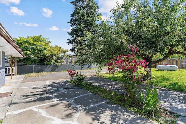 7611 Easy St, Everett, WA 98203 - view of yard featuring a patio