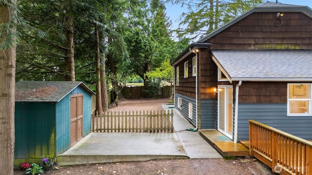15516 10th Ave NE, Shoreline, WA 98155 - view of shed with a fenced backyard
