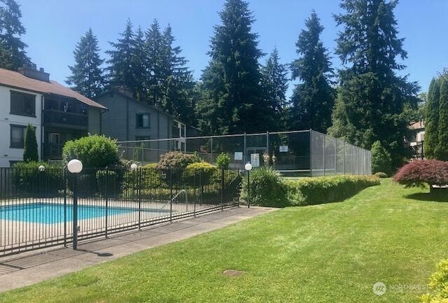 12617 NE 130th Way Unit E303, Kirkland, WA 98034 - view of community pool
