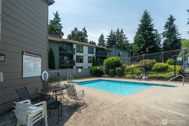 12617 NE 130th Way Unit E303, Kirkland, WA 98034 - community pool with a patio