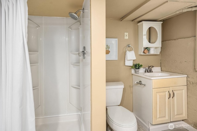 4754 46th Ave NE, Seattle, WA 98105 - bathroom featuring a shower with shower curtain and vanity
