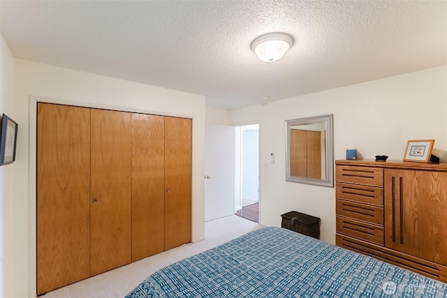 4452 Saltspring Dr, Ferndale, WA 98248 - bedroom featuring carpet, a closet, and a textured ceiling