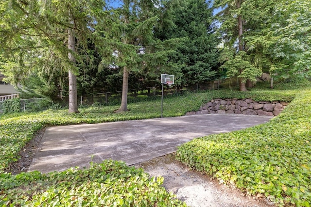 9484 Redmond-Woodinville Rd NE Unit C-205, Redmond, WA 98052 - view of patio / terrace featuring basketball court