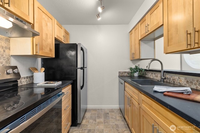 9484 Redmond-Woodinville Rd NE Unit C-205, Redmond, WA 98052 - kitchen with under cabinet range hood, stainless steel appliances, and dark countertops