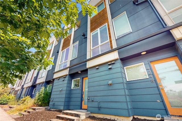 4250 Linden Ave N, Seattle, WA 98103 - view of side of home