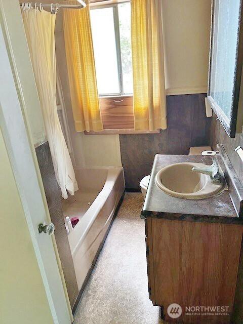 4140 Poplar Way, Longview, WA 98632 - bathroom featuring vanity and toilet