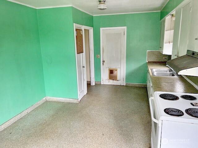 4140 Poplar Way, Longview, WA 98632 - kitchen with electric stove, speckled floor, and ornamental molding