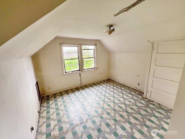 4140 Poplar Way, Longview, WA 98632 - bonus room with lofted ceiling
