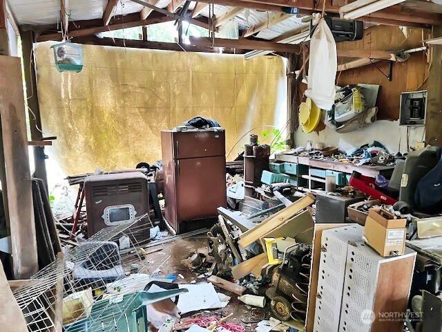 4140 Poplar Way, Longview, WA 98632 - miscellaneous room featuring lofted ceiling