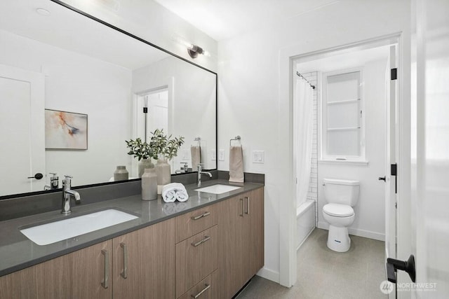 118B 2nd St S, Kirkland, WA 98033 - full bath featuring double vanity, shower / bath combination with curtain, and tile patterned floors