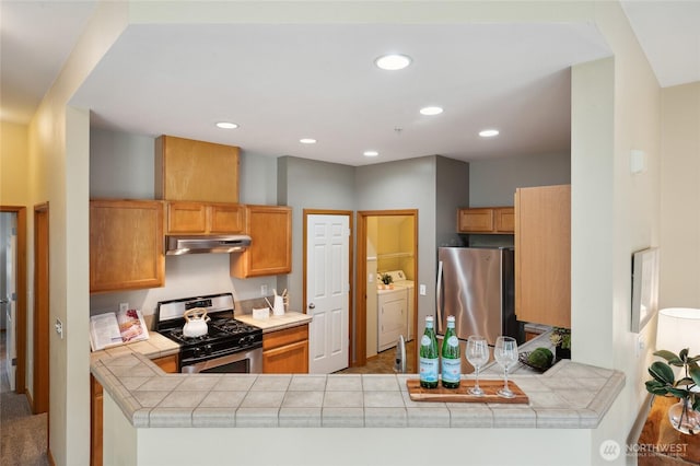 1855 Trossachs Blvd SE Unit 2002, Sammamish, WA 98075 - kitchen with stainless steel appliances, under cabinet range hood, recessed lighting, tile counters, and a peninsula