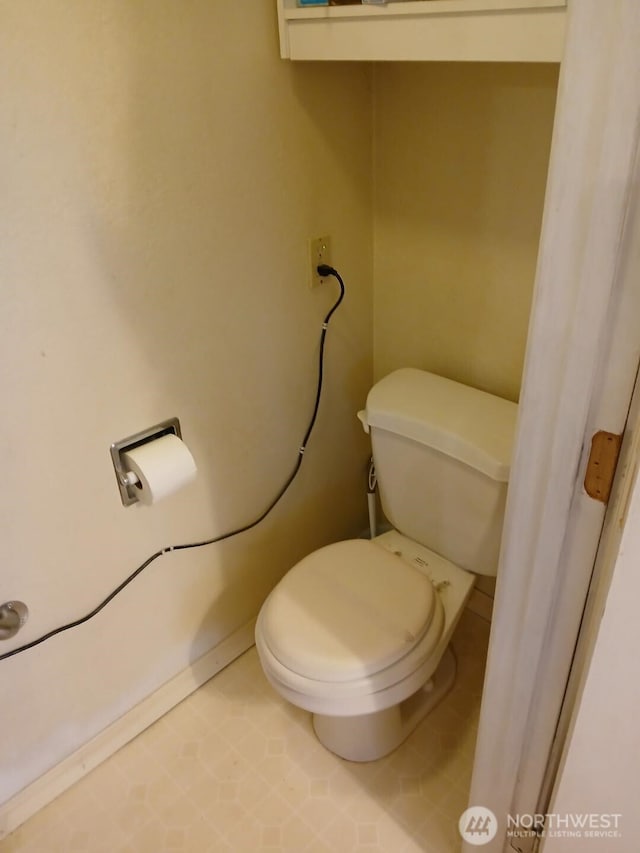 737 3rd Ave SE, Pacific, WA 98047 - bathroom featuring toilet and baseboards