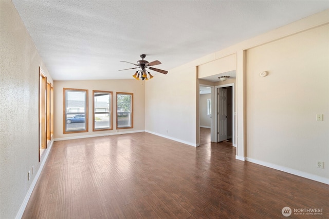 1303 Craig St W, Moses Lake, WA 98837 - spare room featuring wood finished floors, a ceiling fan, vaulted ceiling, and a textured ceiling