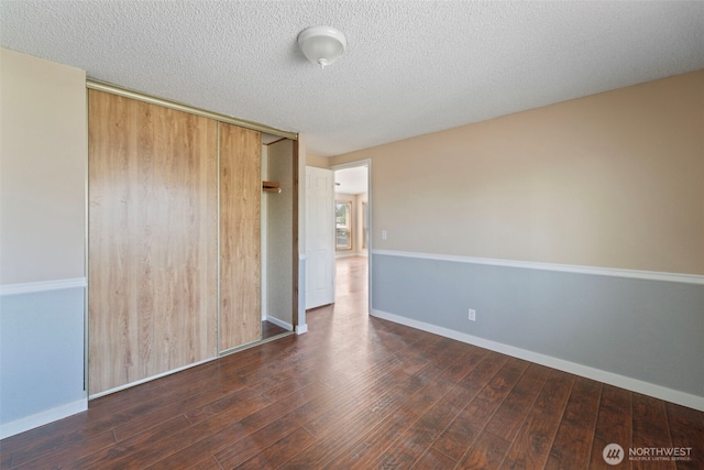 1303 Craig St W, Moses Lake, WA 98837 - unfurnished bedroom with wood finished floors, a textured ceiling, and a closet