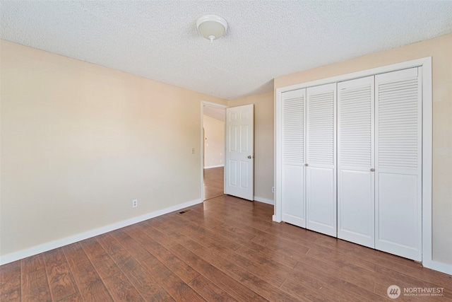 1303 Craig St W, Moses Lake, WA 98837 - unfurnished bedroom with wood finished floors, a closet, and a textured ceiling