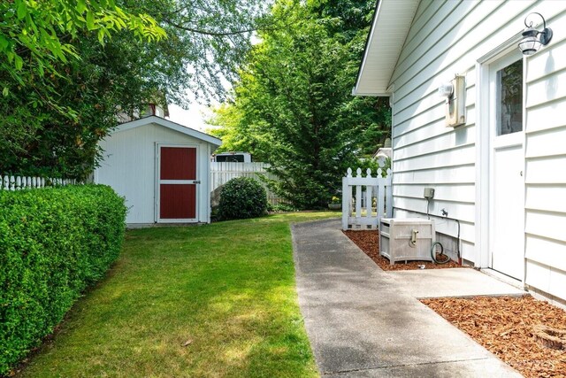 1175 SW Lopez Dr, Oak Harbor, WA 98277 - view of yard featuring a shed