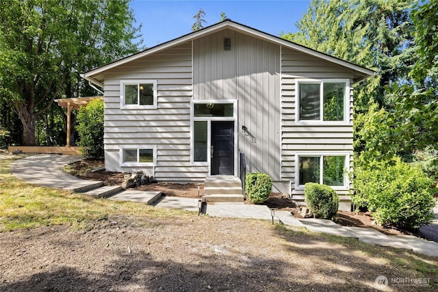 824 SW 301st Pl, Federal Way, WA 98023 - rear view of house with entry steps