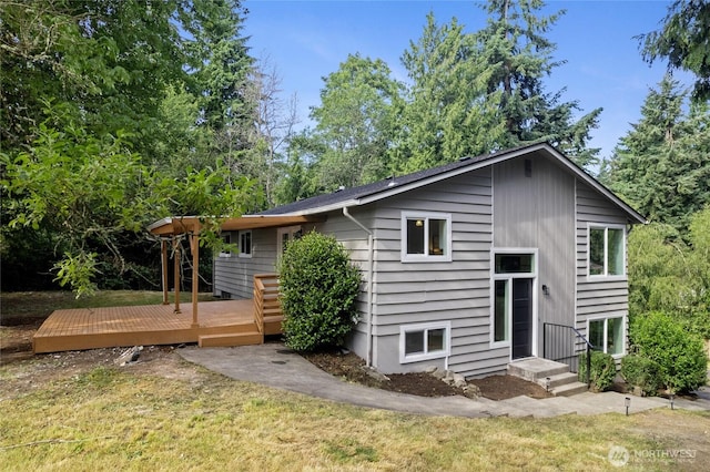 824 SW 301st Pl, Federal Way, WA 98023 - rear view of house featuring a yard and a wooden deck