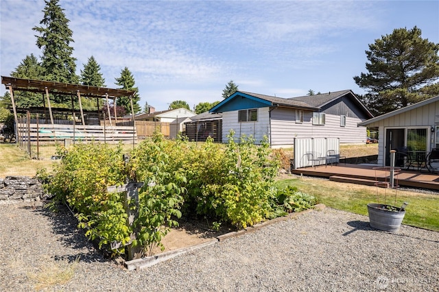 1023 E Maple St, Kent, WA 98030 - view of yard featuring a deck