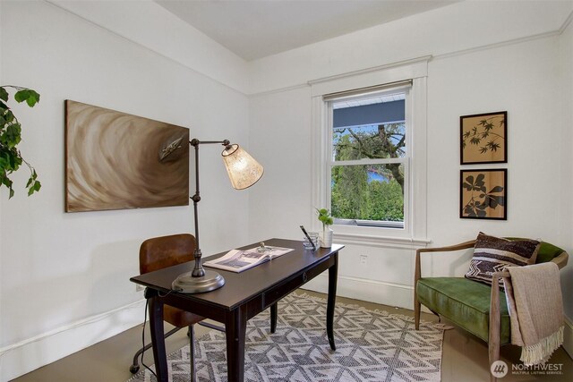 2433 E Valley St, Seattle, WA 98112 - home office featuring baseboards