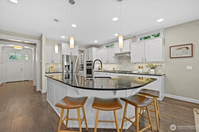 8132 NE 117th Pl, Kirkland, WA 98034 - kitchen with appliances with stainless steel finishes, under cabinet range hood, dark countertops, backsplash, and recessed lighting