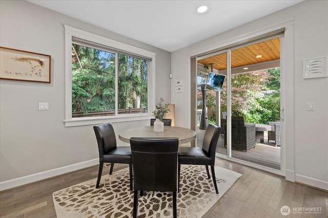8132 NE 117th Pl, Kirkland, WA 98034 - dining area with wood finished floors and recessed lighting