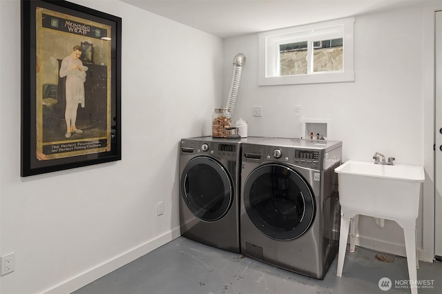 4886 24th Ave S, Seattle, WA 98108 - laundry area featuring washing machine and clothes dryer and baseboards