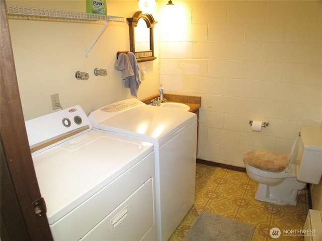 33610 J Pl, Ocean Park, WA 98640 - laundry area featuring washer and clothes dryer
