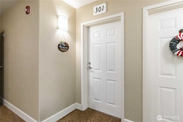 1548 River Rd Unit 301, Longview, WA 98632 - foyer entrance with baseboards