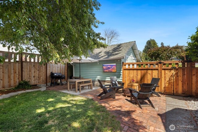 4106 SW Kenyon St, Seattle, WA 98136 - fenced backyard with a patio area