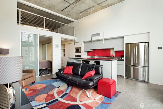 500 Mercer St Unit R325, Seattle, WA 98109 - living room with a towering ceiling and concrete floors