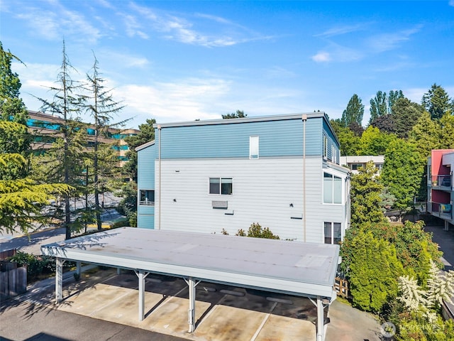 9522 1st Ave NE Unit B6, Seattle, WA 98115 - back of property featuring uncovered parking