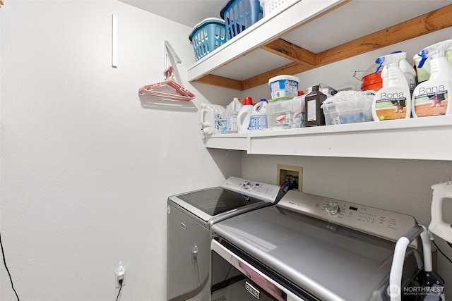 134 Robin Ln, Port Ludlow, WA 98365 - laundry area with washer and clothes dryer