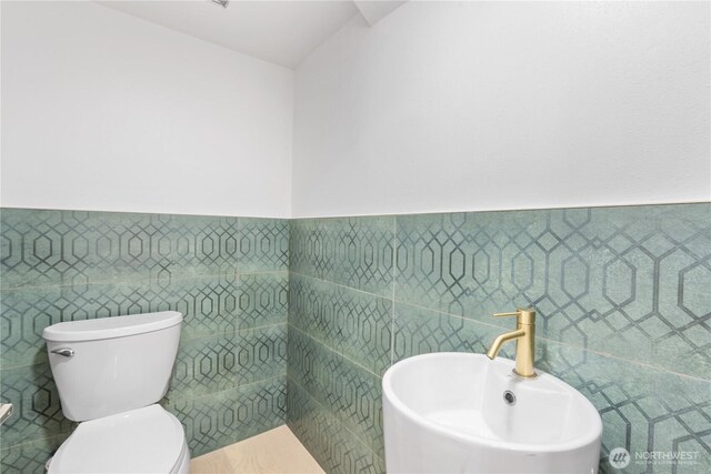 3696 169th Ave NE, Bellevue, WA 98008 - bathroom featuring tile walls and wainscoting
