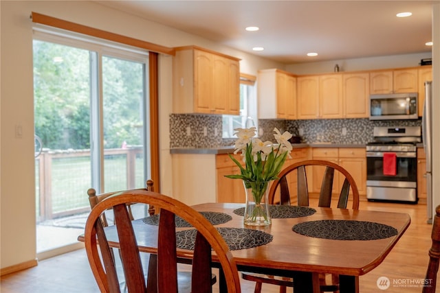 13858 Dogwood Ct, Sultan, WA 98294 - kitchen featuring stainless steel appliances, light brown cabinets, decorative backsplash, recessed lighting, and light wood finished floors