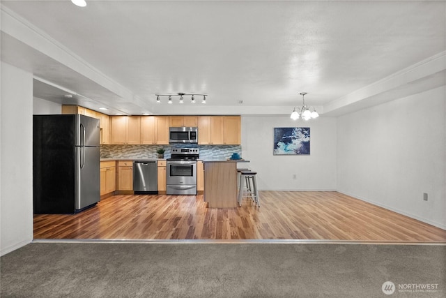 11810 County Line Rd E, Edgewood, WA 98372 - kitchen featuring stainless steel appliances, a chandelier, backsplash, a kitchen bar, and light wood-type flooring