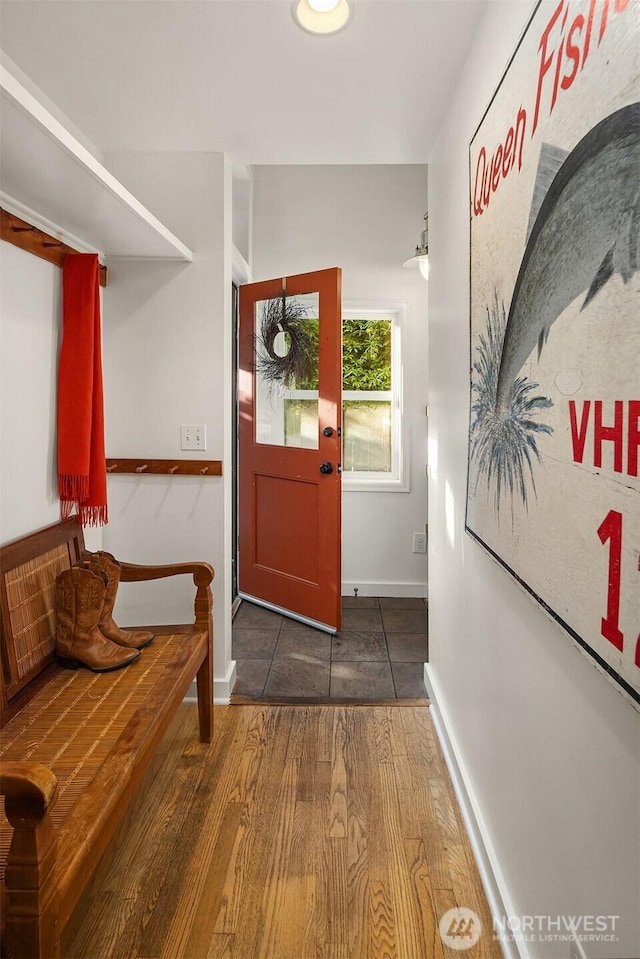 4512 35th Ave W, Seattle, WA 98199 - foyer featuring wood finished floors and baseboards