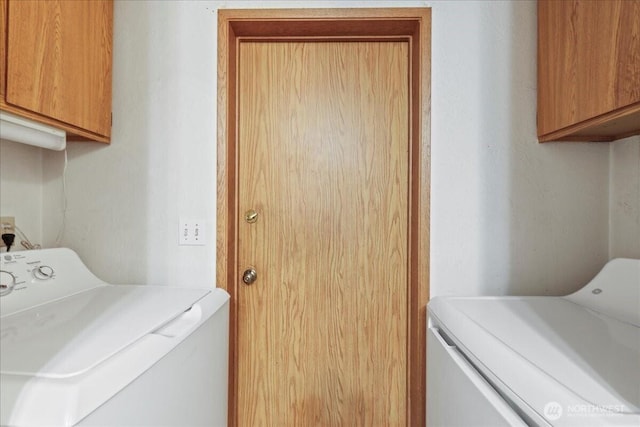 7634 Shilohwood Pl NW, Bremerton, WA 98311 - laundry area featuring independent washer and dryer and cabinet space