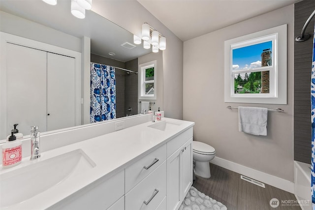 10702 39th Ave NE, Seattle, WA 98125 - bathroom featuring a shower with shower curtain and double vanity