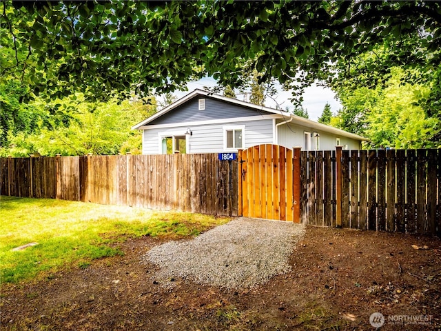 1804 SE 10th Ave, Olympia, WA 98501 - fenced yard featuring a gate