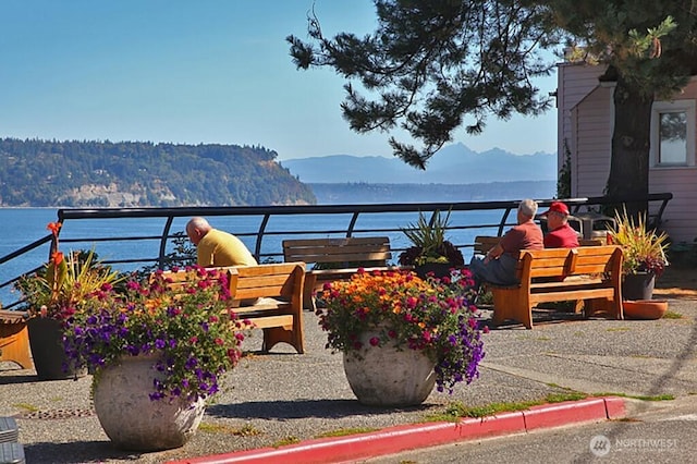 121 4th St, Langley, WA 98260 - balcony featuring a mountain view