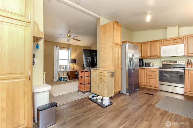 2101 S 324th St Unit 22, Federal Way, WA 98003 - kitchen featuring stainless steel appliances, light brown cabinets, light wood-type flooring, a ceiling fan, and vaulted ceiling