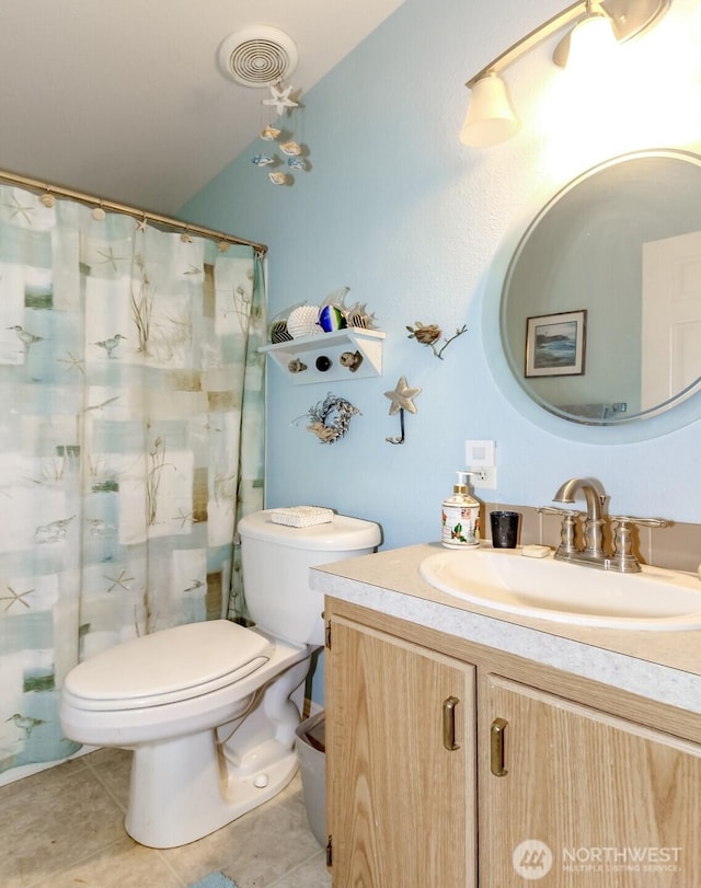 2101 S 324th St Unit 22, Federal Way, WA 98003 - full bathroom featuring vanity, tile patterned flooring, and a shower with shower curtain