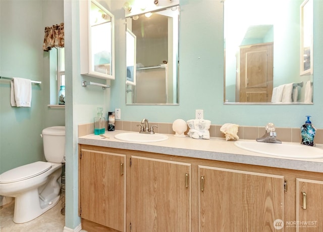 2101 S 324th St Unit 22, Federal Way, WA 98003 - full bath with double vanity and tile patterned flooring