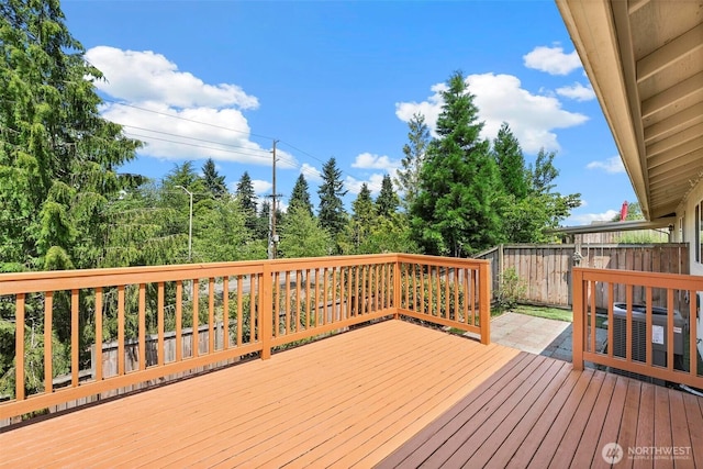 8506 8th Ct SE, Olympia, WA 98513 - view of wooden deck