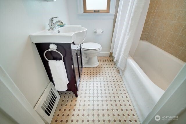 752 N 84th, Seattle, WA 98103 - full bath featuring vanity and shower / bath combo