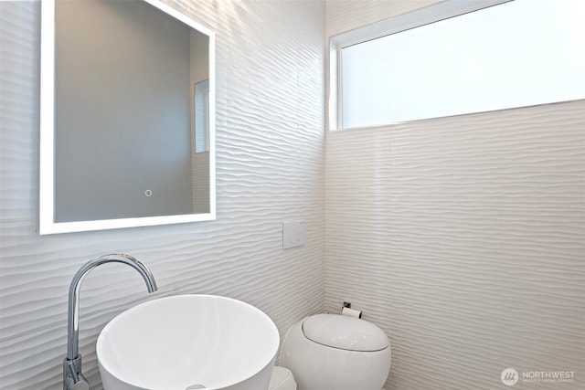 3108 92nd Ave NE, Clyde Hill, WA 98004 - half bathroom featuring a sink and toilet