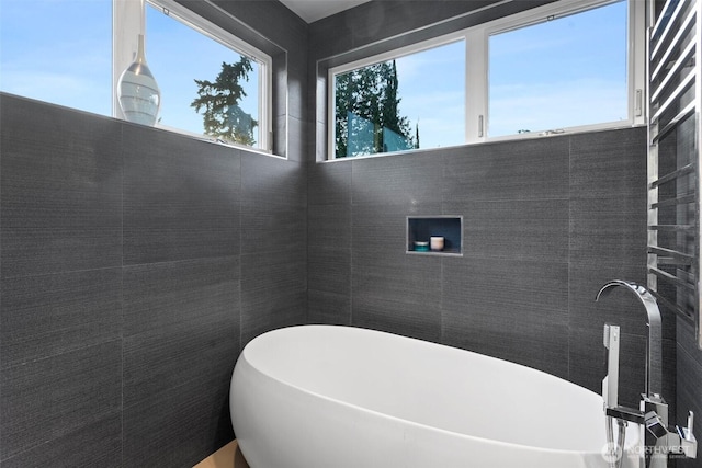 3108 92nd Ave NE, Clyde Hill, WA 98004 - bathroom with a soaking tub