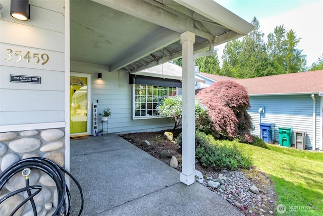 35459 25th Pl S, Federal Way, WA 98003 - property entrance with a lawn