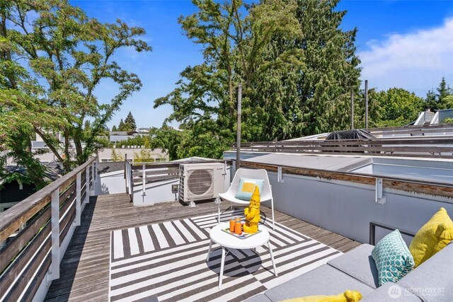 3642A Interlake Ave N, Seattle, WA 98103 - view of wooden deck